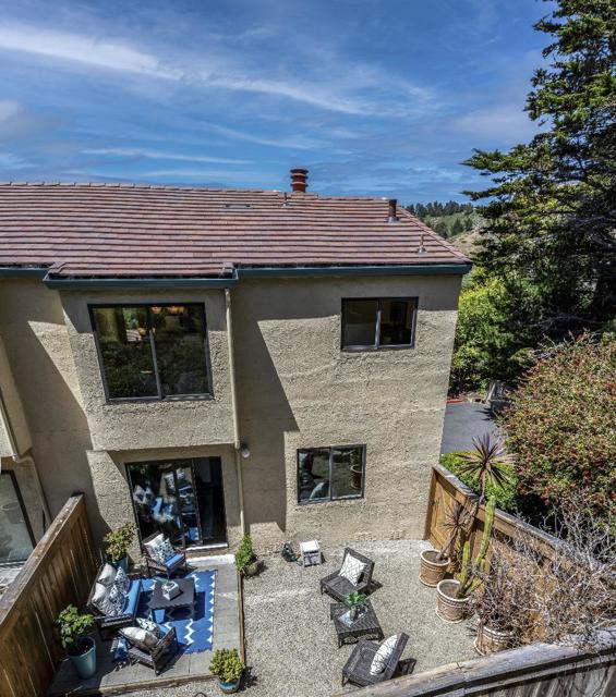 991 Fassler Avenue, Pacifica CA: https://media.crmls.org/mediaz/9f72b11e-8282-4389-9587-5089b30e00b2.jpg