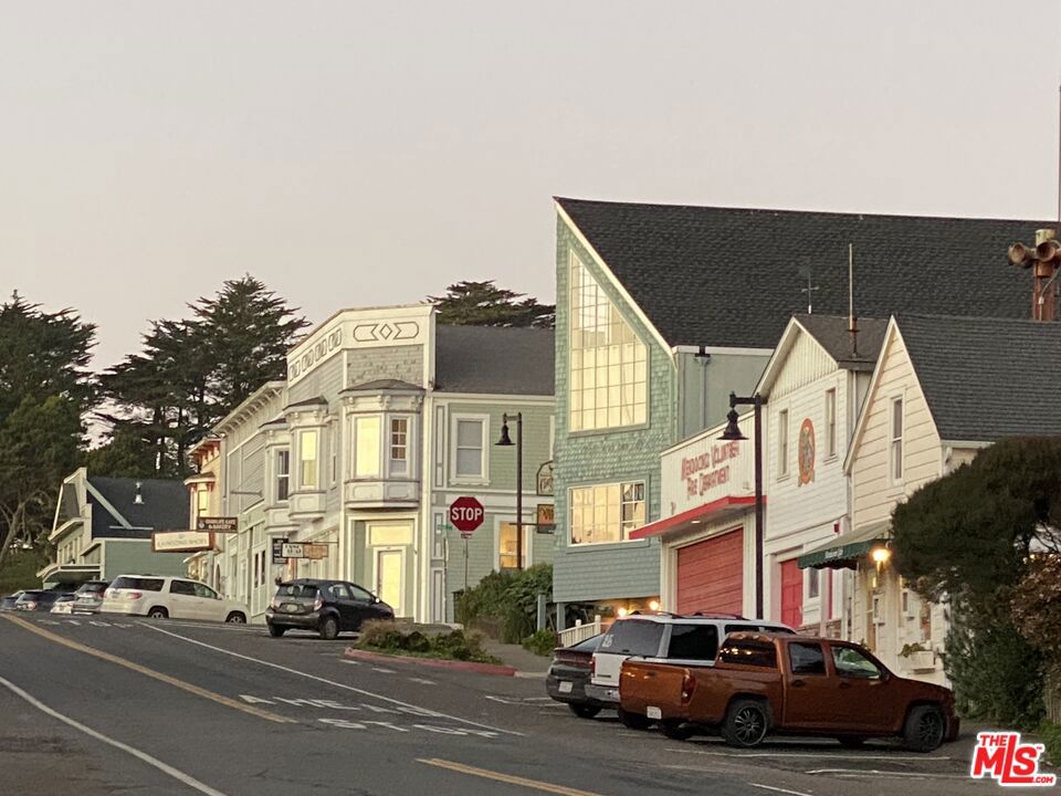 https://media.crmls.org/mediaz/9f72bfb0-0abd-4f82-90fa-c148a314425e.jpg?preset=X-Large