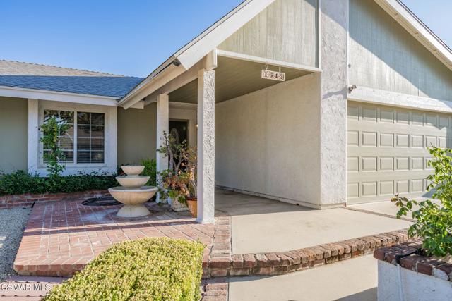 1642 Cayton Avenue, Simi Valley CA: https://media.crmls.org/mediaz/9f72d5a1-2244-4a8e-8f47-f83aeecd50ee.jpg