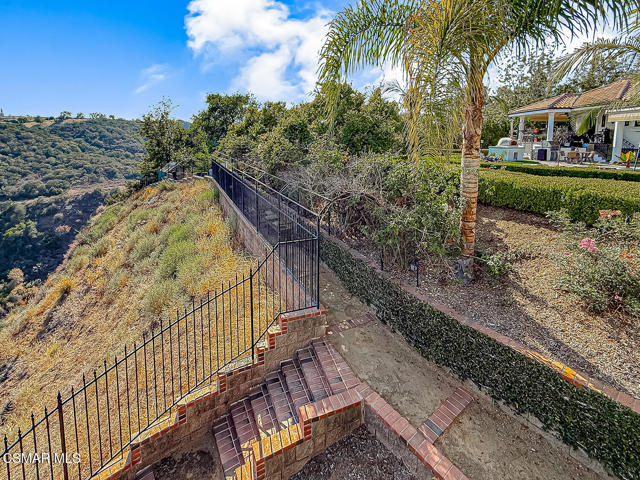 1832 Calle Salto, Thousand Oaks CA: https://media.crmls.org/mediaz/9f72dce4-3598-4715-8536-6a6ea34c240f.jpg
