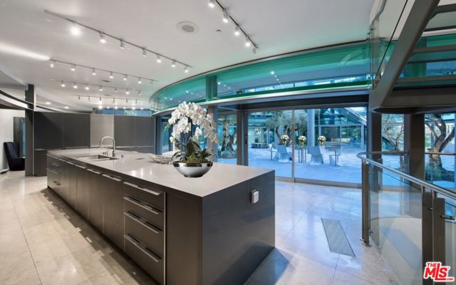 1169 Loma Linda Drive, Beverly Hills CA: https://media.crmls.org/mediaz/9f72e309-a221-4642-a552-c78330bf09e6.jpg