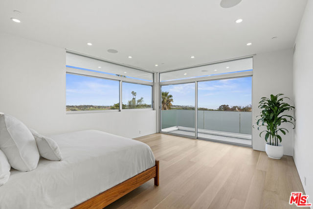 5738 Busch Drive, Malibu CA: https://media.crmls.org/mediaz/9f72e504-0e60-451f-ac65-714c9be2b25d.jpg