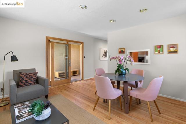 11718 Cranford Way, Oakland CA: https://media.crmls.org/mediaz/9f7346cc-1ba8-4e1b-8d0e-4a2f3b566f70.jpg