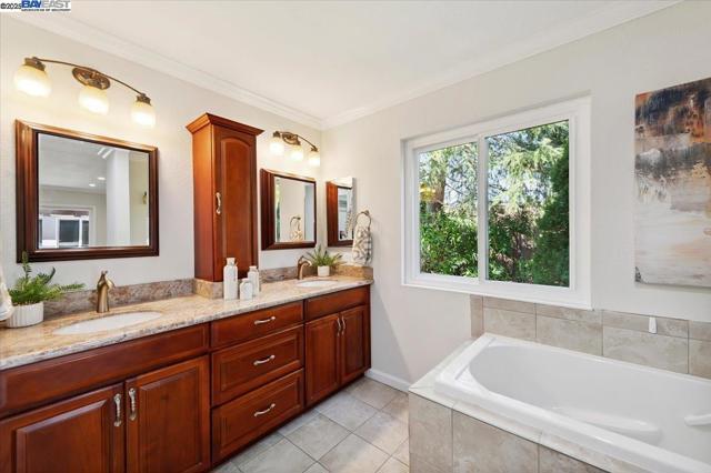 3284 Omega Cir, Pleasanton CA: https://media.crmls.org/mediaz/9f735e45-e6ce-43e1-913c-dc19fec0af1b.jpg