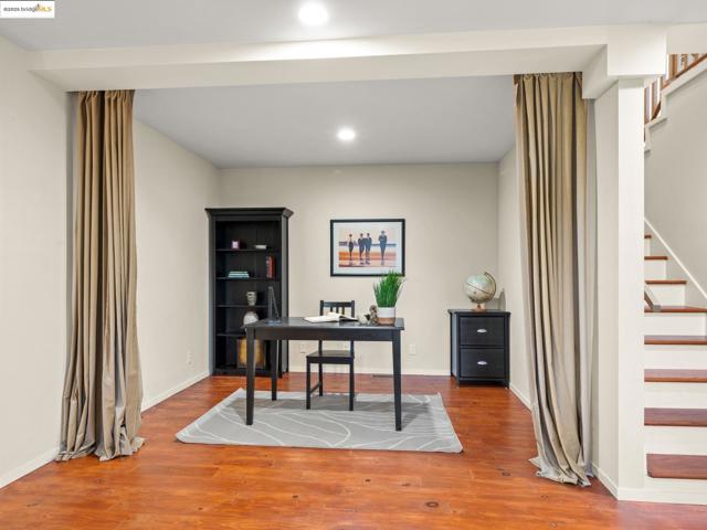 6866 Thornhill Dr, Oakland CA: https://media.crmls.org/mediaz/9f735e7b-0968-483e-bcab-f173fbed51d6.jpg