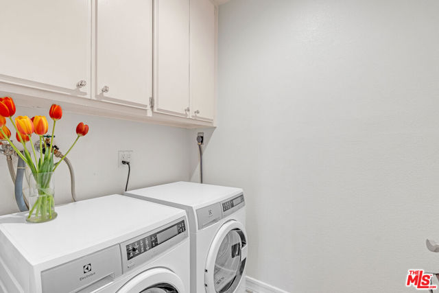 502 San Vicente Boulevard, Santa Monica CA: https://media.crmls.org/mediaz/9f735f1a-e59d-4336-b6b3-2636c386ab95.jpg