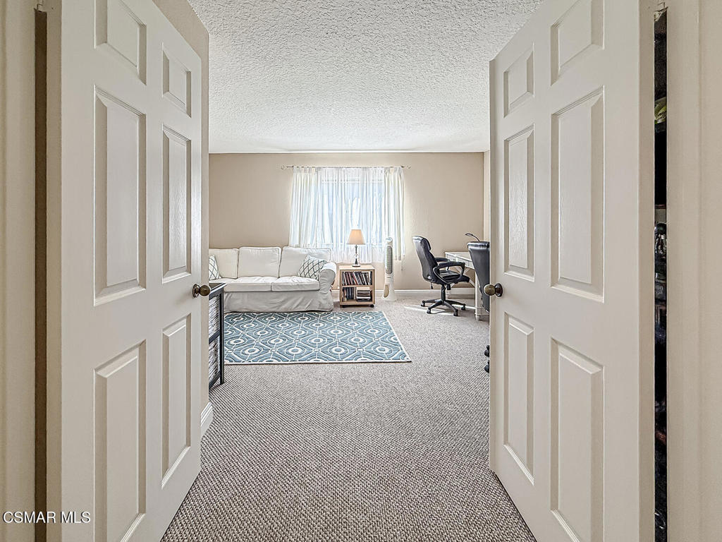 https://media.crmls.org/mediaz/9f740d4b-62ef-438b-9dac-31af86d06971.jpg?preset=X-Large