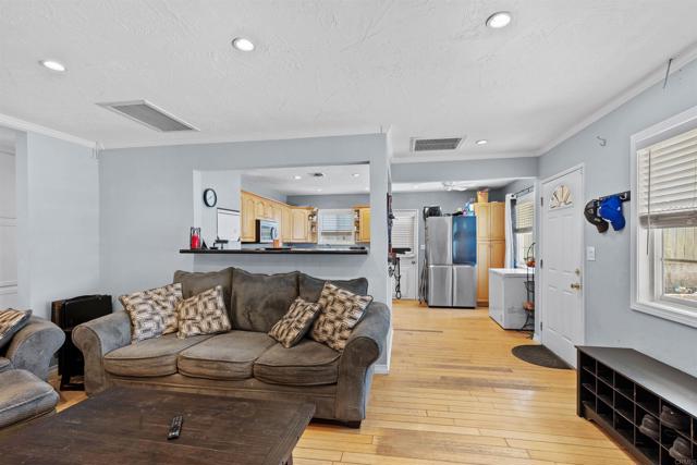 8626 Prospect Avenue, Santee CA: https://media.crmls.org/mediaz/9f74566e-8e3f-43d7-8769-018ffc5ce8f5.jpg