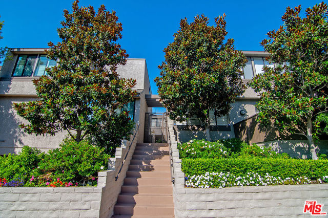 1621 Hilts Avenue, Los Angeles CA: https://media.crmls.org/mediaz/9f74c586-1b6e-4bb6-a177-77919ac9d660.jpg