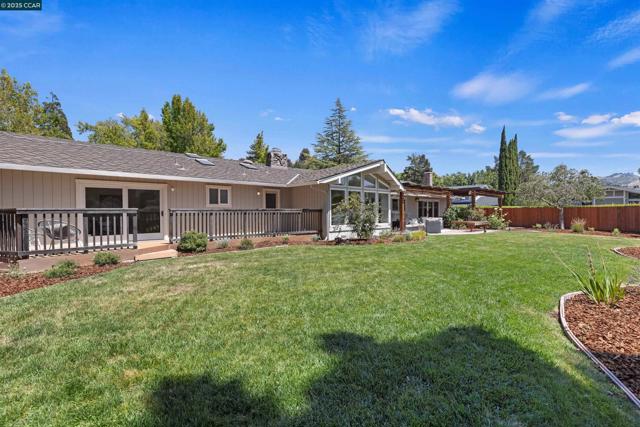11 Breck Ct, Moraga CA: https://media.crmls.org/mediaz/9f74cd2d-d03f-4b1e-a1df-f378542d0c15.jpg