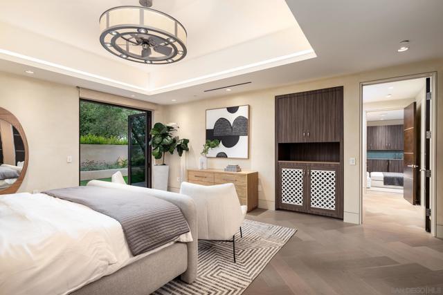 6005 La Jolla Scenic Dr S, La Jolla CA: https://media.crmls.org/mediaz/9f751c7f-d181-4321-8ced-c162d117618c.jpg