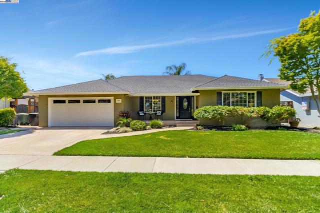 4666 Shearwater Rd, Pleasanton CA: https://media.crmls.org/mediaz/9f7541e5-1be0-438b-8b47-a8675682702d.jpg