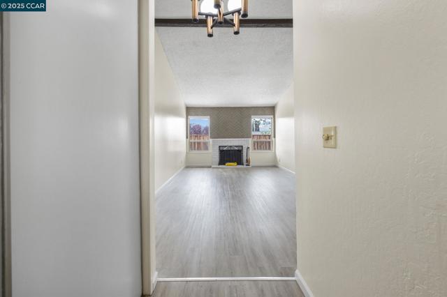 5571 Sepulveda Ct, Concord CA: https://media.crmls.org/mediaz/9f754282-2a2b-40ad-921e-d6adc6a647bb.jpg