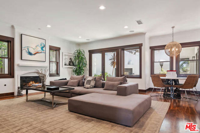 14318 Valley Vista Boulevard, Sherman Oaks CA: https://media.crmls.org/mediaz/9f7553ed-3310-4356-9f89-86a23f5c77d4.jpg