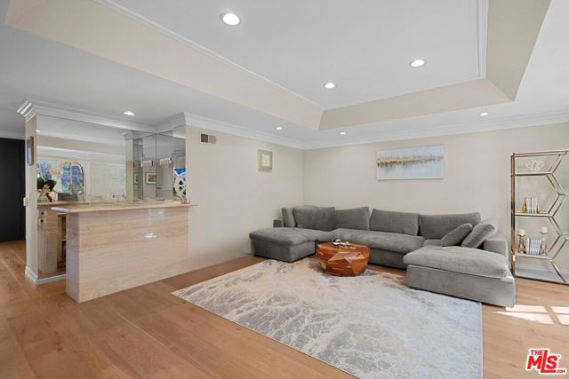 22241 Alizondo Drive, Woodland Hills CA: https://media.crmls.org/mediaz/9f759b59-bf22-422d-9f6f-09d8b1d8507a.jpg