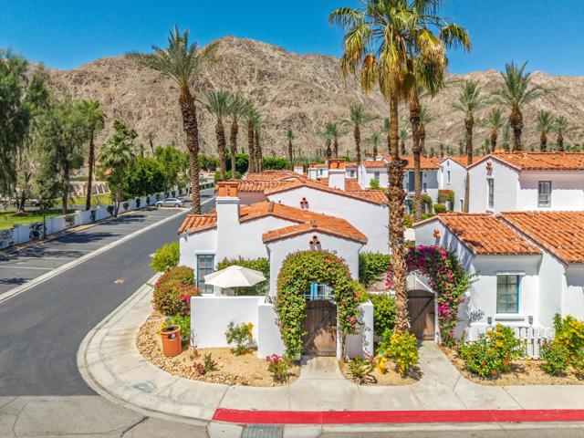 77500 Vista Flora, La Quinta CA: https://media.crmls.org/mediaz/9f75c91b-71c0-43c8-8cd5-2372b94ef9f3.jpg
