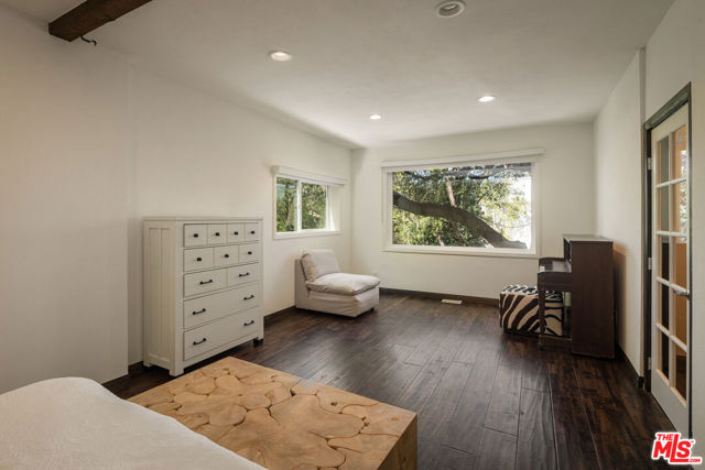 4713 Bedel Street, Woodland Hills CA: https://media.crmls.org/mediaz/9f75f131-fa00-4b4d-9b99-d0da770c2f41.jpg
