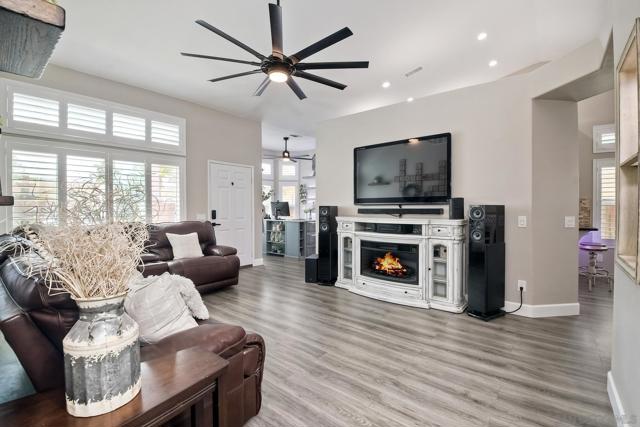 3358 Lake Circle Dr, Fallbrook CA: https://media.crmls.org/mediaz/9f761235-a5c1-41cf-919b-4874c44ca18e.jpg