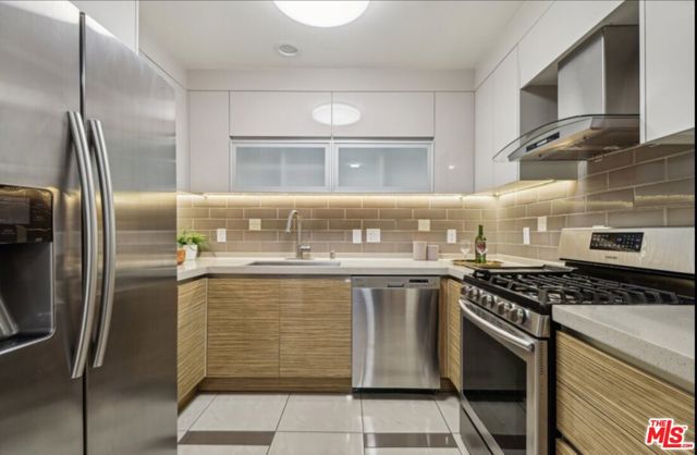 903 S New Hampshire Avenue, Los Angeles CA: https://media.crmls.org/mediaz/9f764a2e-41ea-4b62-be3c-2d8cd958100e.jpg