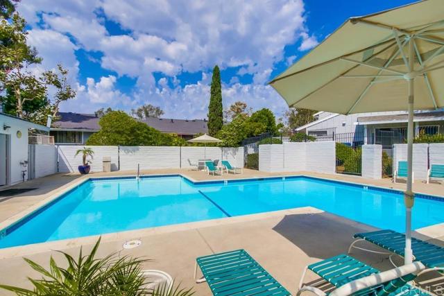 8037 Caminito Mallorca, La Jolla CA: https://media.crmls.org/mediaz/9f76582f-7053-4388-8a5a-f01691376732.jpg