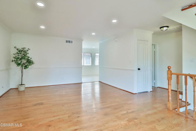 2711 Stearns Street, Simi Valley CA: https://media.crmls.org/mediaz/9f76c307-9cd4-4766-93b4-8a3a66603061.jpg