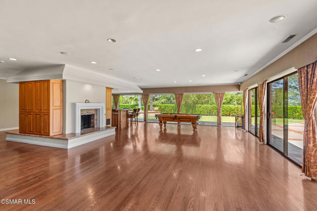 11 Inverness Road, Thousand Oaks CA: https://media.crmls.org/mediaz/9f76fa0a-134d-4984-b6df-2b423566691a.jpg