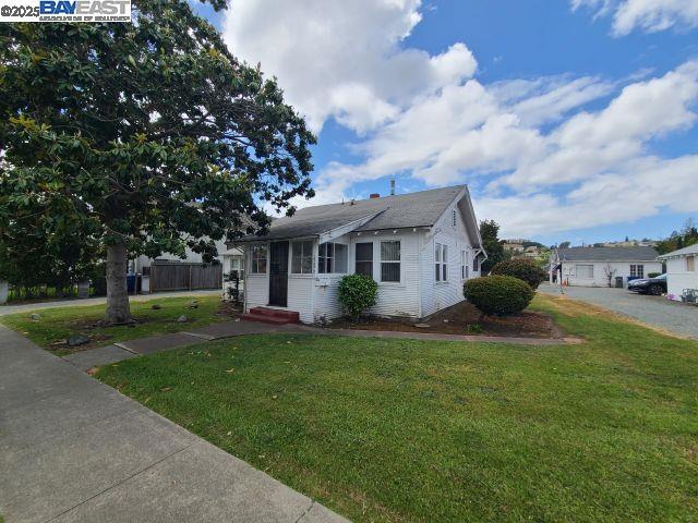19979 Wisteria St, Castro Valley CA: https://media.crmls.org/mediaz/9f770d4d-8b94-45d2-b69c-2ee5fd447140.jpg