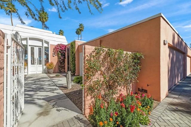 47360 Jadida Avenue, Palm Desert CA: https://media.crmls.org/mediaz/9f782f9e-7b1b-4028-a073-b606366f721c.jpg