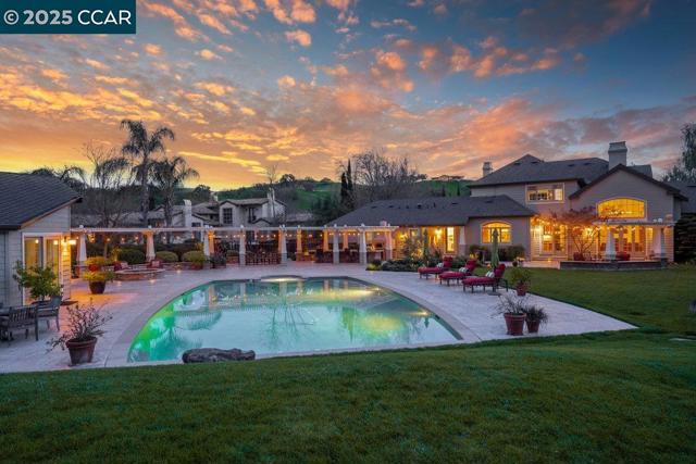 21 Meadow Lake Dr, Danville CA: https://media.crmls.org/mediaz/9f78b8e5-f714-45cd-879f-28a5da8667f6.jpg