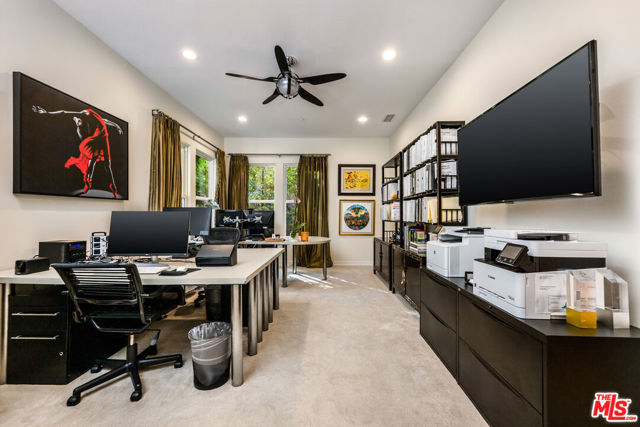 26722 Provence Drive, Calabasas CA: https://media.crmls.org/mediaz/9f7981cc-4e30-4901-a17c-e7916c27de89.jpg