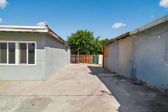 2251 Bryce Road, El Monte CA: https://media.crmls.org/mediaz/9f7aa924-f6f6-4767-b510-0548b7a64acb.jpg