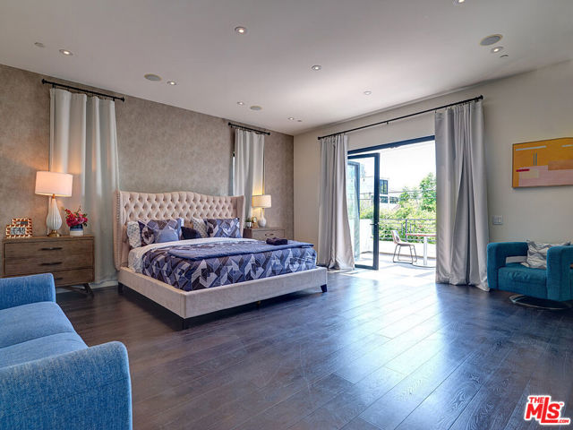6360 Maryland Drive, Los Angeles CA: https://media.crmls.org/mediaz/9f7ac918-0198-44e0-8602-95cdd72f8631.jpg