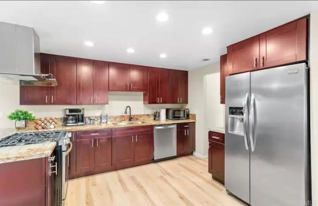 Detail Gallery Image 9 of 28 For 409 Pesca Ct, Spring Valley,  CA 91977 - 3 Beds | 2 Baths