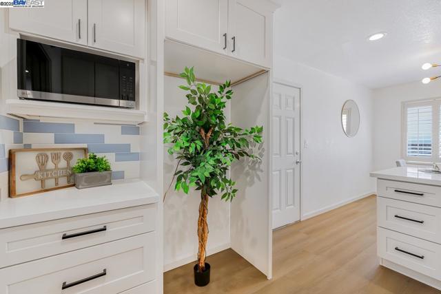 Image 19 of 58 For 1848 Trym St