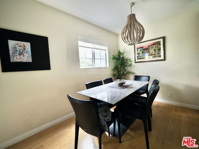 1144 10th Street, Santa Monica CA: https://media.crmls.org/mediaz/9f7bd582-816d-45ea-8b33-1584ade0271b.jpg