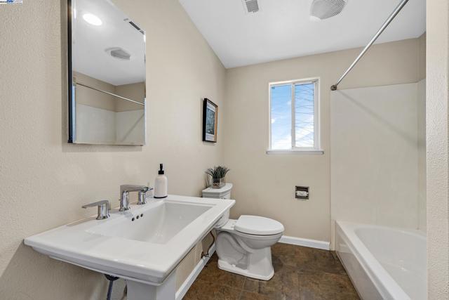 2350 W Avenue 135Th, San Leandro CA: https://media.crmls.org/mediaz/9f7bfa57-f2d7-4f1b-b5ec-64e711561e98.jpg