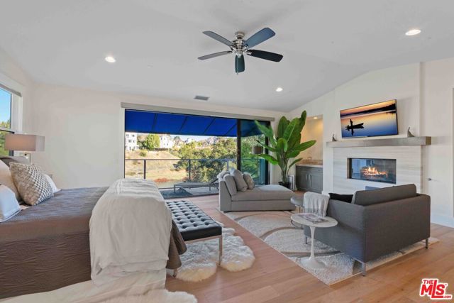 111 Lake Sherwood Drive, Lake Sherwood CA: https://media.crmls.org/mediaz/9f7c0ed4-56cc-4608-9645-923c896f303d.jpg