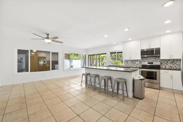 2348 Watson Way, Vista CA: https://media.crmls.org/mediaz/9f7c2d47-29f6-45da-bc41-ab96e4619a78.jpg