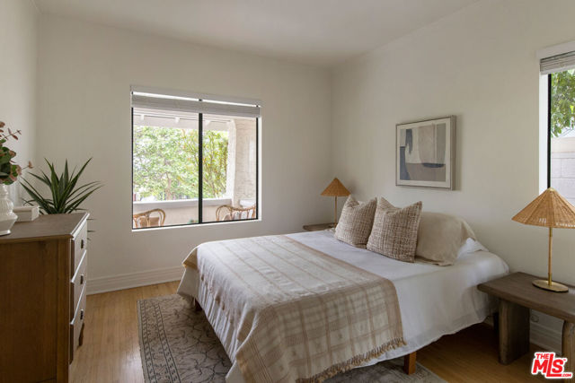 5361 Oakland Street, Los Angeles CA: https://media.crmls.org/mediaz/9f7c3785-1fff-4912-b6f7-cbe85b5f98d5.jpg