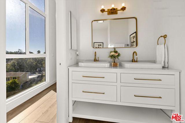 827 Cheltenham Road, Santa Barbara CA: https://media.crmls.org/mediaz/9f7cb3d5-f21d-4097-b47f-21af3e05e884.jpg