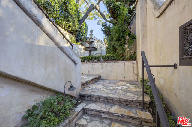 2880 NICHOLS CANYON Road, Los Angeles CA: https://media.crmls.org/mediaz/9f7da676-dd97-42df-950d-80d026aaab6e.jpg