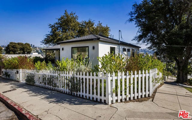 1402 Allesandro Street, Los Angeles CA: https://media.crmls.org/mediaz/9f7dc01f-7f6f-4781-b340-8b569d94b4ce.jpg
