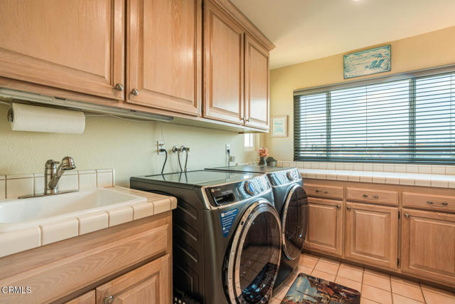 5114 Marlin Way, Oxnard CA: https://media.crmls.org/mediaz/9f7dcf14-1760-48c0-a45b-483ae0f1248f.jpg