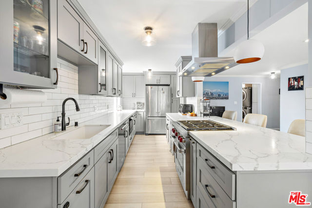 1228 14th Street, Santa Monica CA: https://media.crmls.org/mediaz/9f7e4cf2-c602-489e-8078-baf61d2f0087.jpg