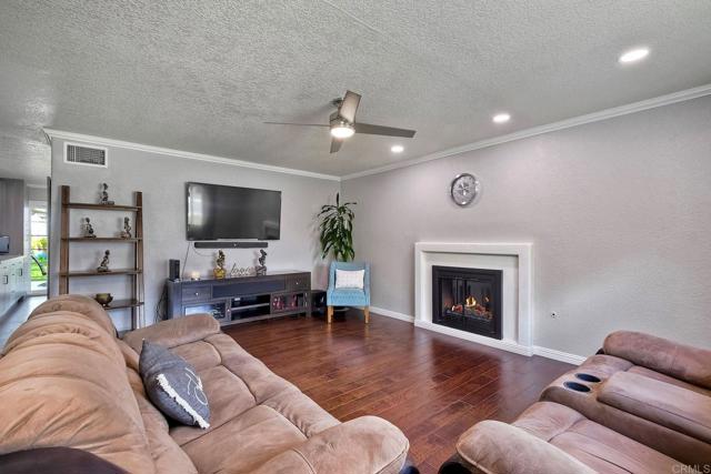 519 Meadow Grove Place, Escondido CA: https://media.crmls.org/mediaz/9f7ecb05-7abd-4d06-8654-36a0bcb4156f.jpg