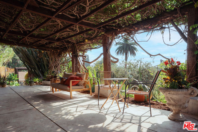 4559 E Rose Hill Drive, Los Angeles CA: https://media.crmls.org/mediaz/9f7f0c9f-8437-4d6d-aae3-aaffbd19bb89.jpg
