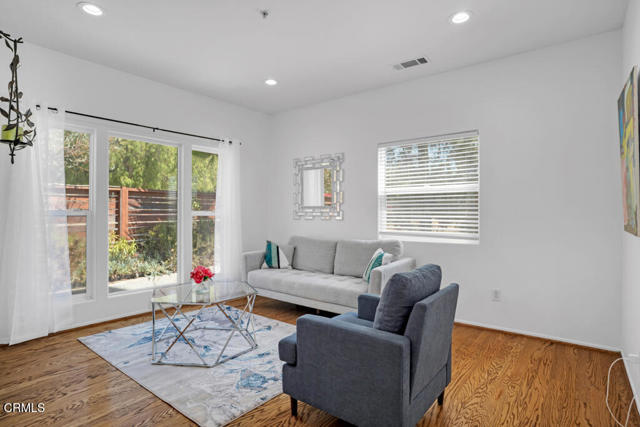 Detail Gallery Image 8 of 52 For 1300 Blue Hill Rd, Los Angeles,  CA 90041 - 4 Beds | 2/1 Baths