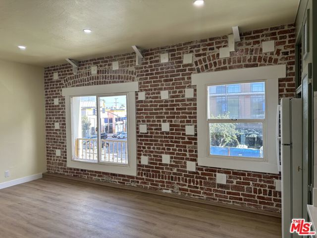 721 Broadway, Santa Monica CA: https://media.crmls.org/mediaz/9f7f192a-48f9-4e2f-bdf5-a4da0d5fae83.jpg