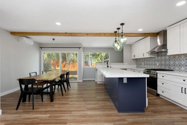 423 Alvarado Ter, Vista CA: https://media.crmls.org/mediaz/9f7f7aea-5329-46a7-810c-58cb3b45fa69.jpg
