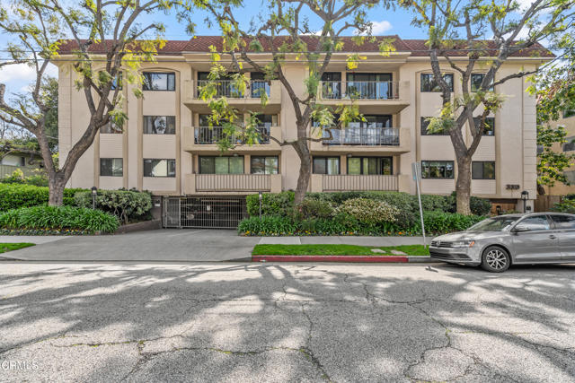 Detail Gallery Image 1 of 1 For 330 W California Bld #103,  Pasadena,  CA 91105 - 1 Beds | 2 Baths
